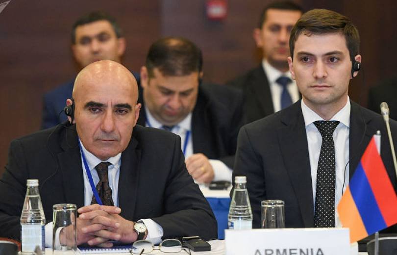 Ինչ կապ ունեն TRACECA-ն ու պանթեոնը. Բաքու մեկնած հայ պաշտոնյաները հրաժարվել են մասնակցել ընթրիքի, այցելել գերեզման