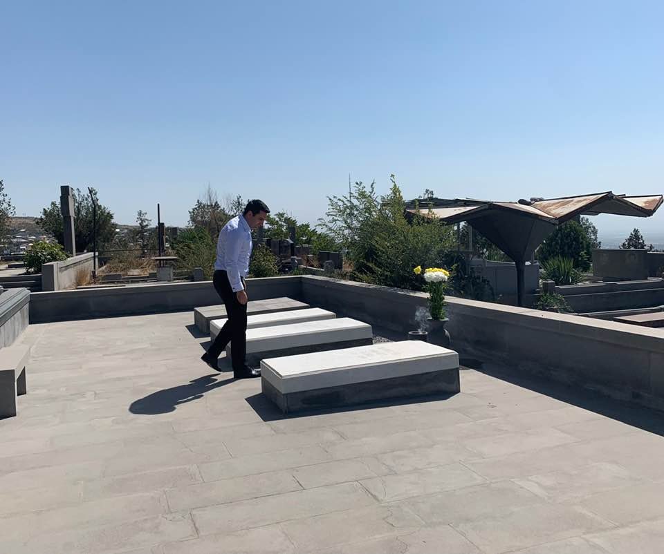 Ալեն Սիմոնյանի գրառումը իր հոր մահվան տարելիցի կապակցությամբ