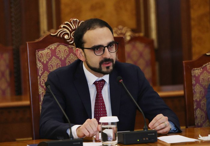 Հրապարակվեց պարետի նոր որոշումը արտակարգ դրության ռեժիմով պայմանավորված Հայաստանի ողջ տարածքում կիրառվող սահմանափակումների և կանոնների վերաբերյալ։ Կատարվել են հետևյալ առանցքային փոփոխությունները