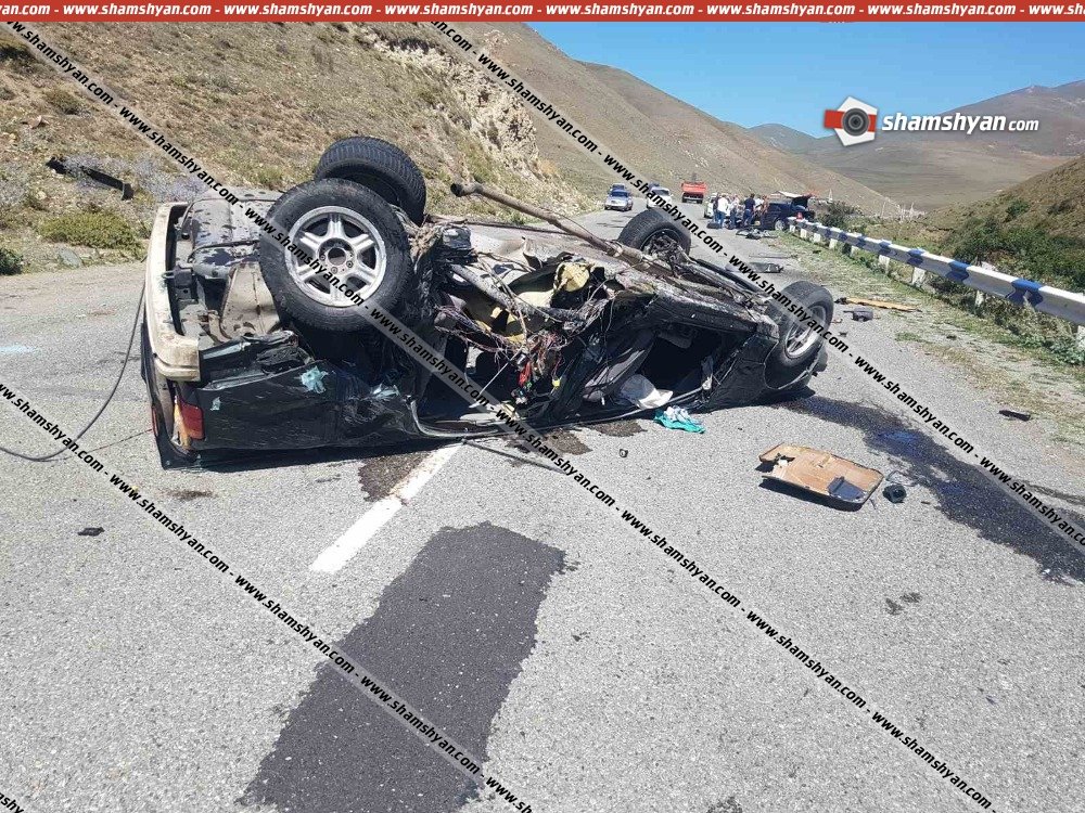 Ողբերգական ավտովթար Գեղարքունիքի մարզում․ բախվել են Mercedes-ն ու BMW-ն, BMW-ն գլխիվայր շրջվել է ու վերածվել մետաղե ջարդոնի, վիրավորներից մեկը հիվանդանոցում մահացել է․