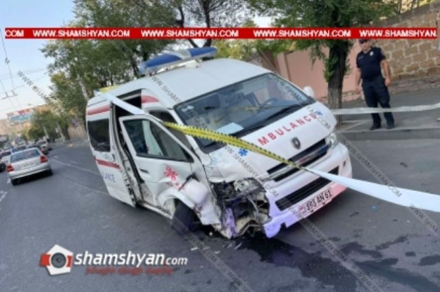 Խոշոր ավտովթար՝ Երևանում. բախվել են Մարալիկի բժշկական կենտրոնի շտապօգնության ավտոմեքենան ու Nissan-ը. բուժքույրը տեղափոխվել է հիվանդանոց