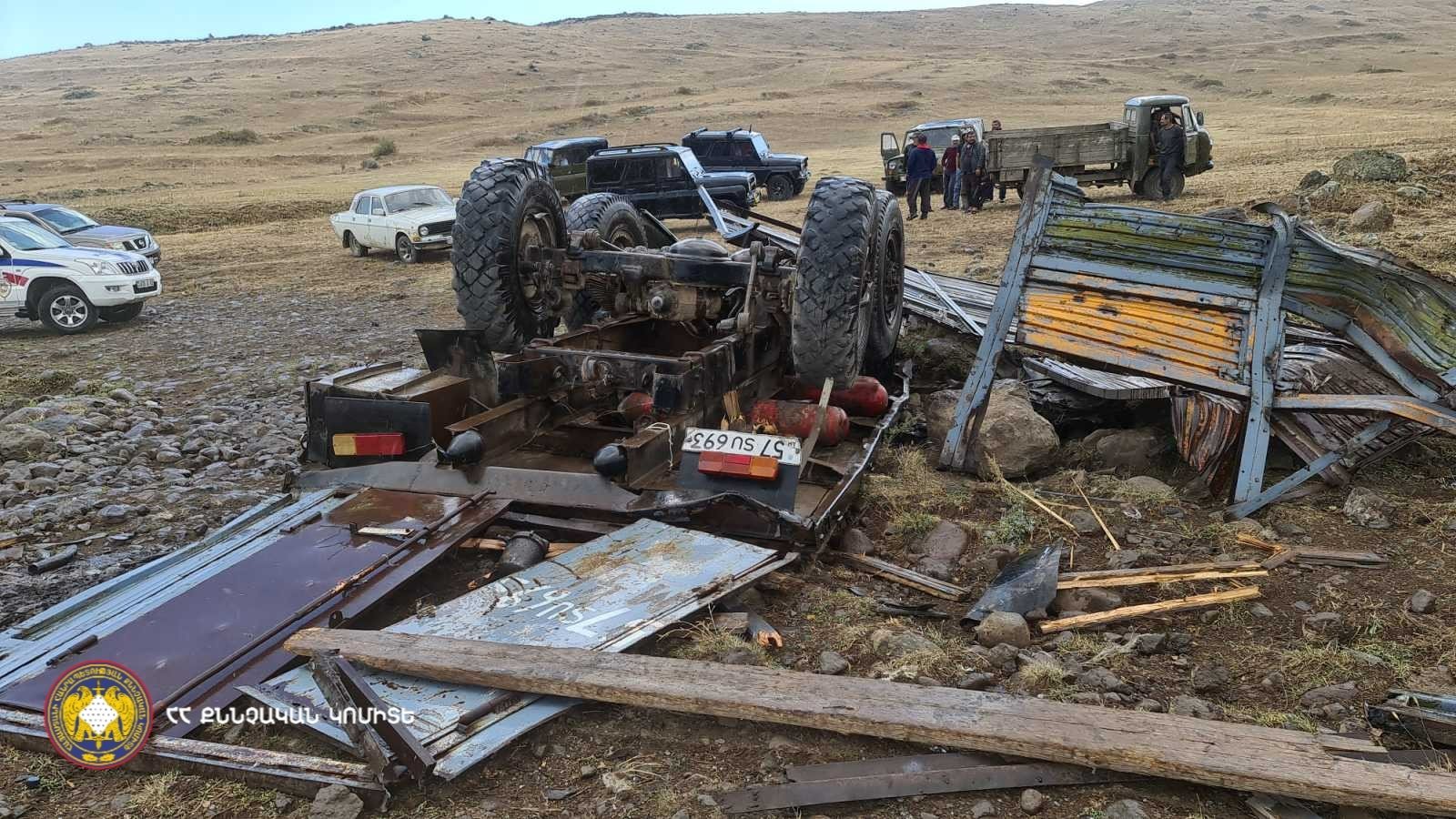 Արագած սարի ճանապարհին «Զիլ 131D» մակնիշի ավտոմեքենան գլխիվայր շրջվել է. վարորդն ու ուղևորը.