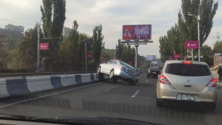 Մյասնիկյան պողոտայում ավտովթար. (ՏԵՍԱՆՅՈՒԹ)