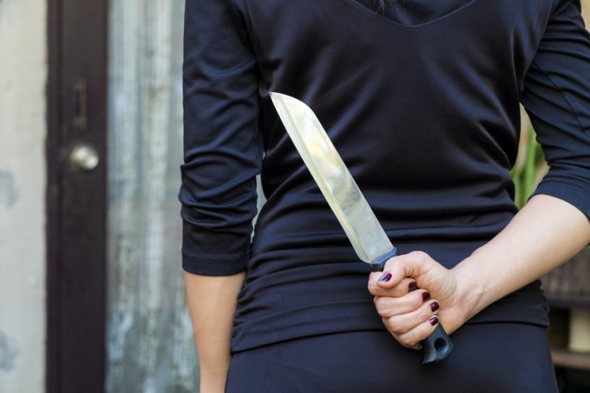 Արմավիրում բժշկական դիմակով և դանակով զինված կինը 2 ժամում թալանել է «Ալֆա ֆարմ» դեղատները