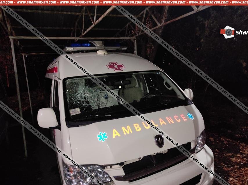 Ավտովթար Կոտայքի մարզում. Նոր Հաճնի պոլիկլինիկայի շտապօգնության ավտոմեքենան բախվել է էլեկտրասյանը. վարորդը, բուժքույրն ու բժիշկը տեղափոխվել են հիվանդանոց