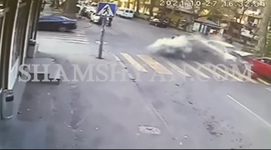 ԲԱՑԱՌԻԿ ՏԵՍԱՆՅՈՒԹ՝ ինչպես է Մամիկոնյանց-Վրացական փողոցների խաչմերուկում տեղի ունեցել Nissan, Toyota Camry, Volkswagen ավտոմեքենաների բախումը