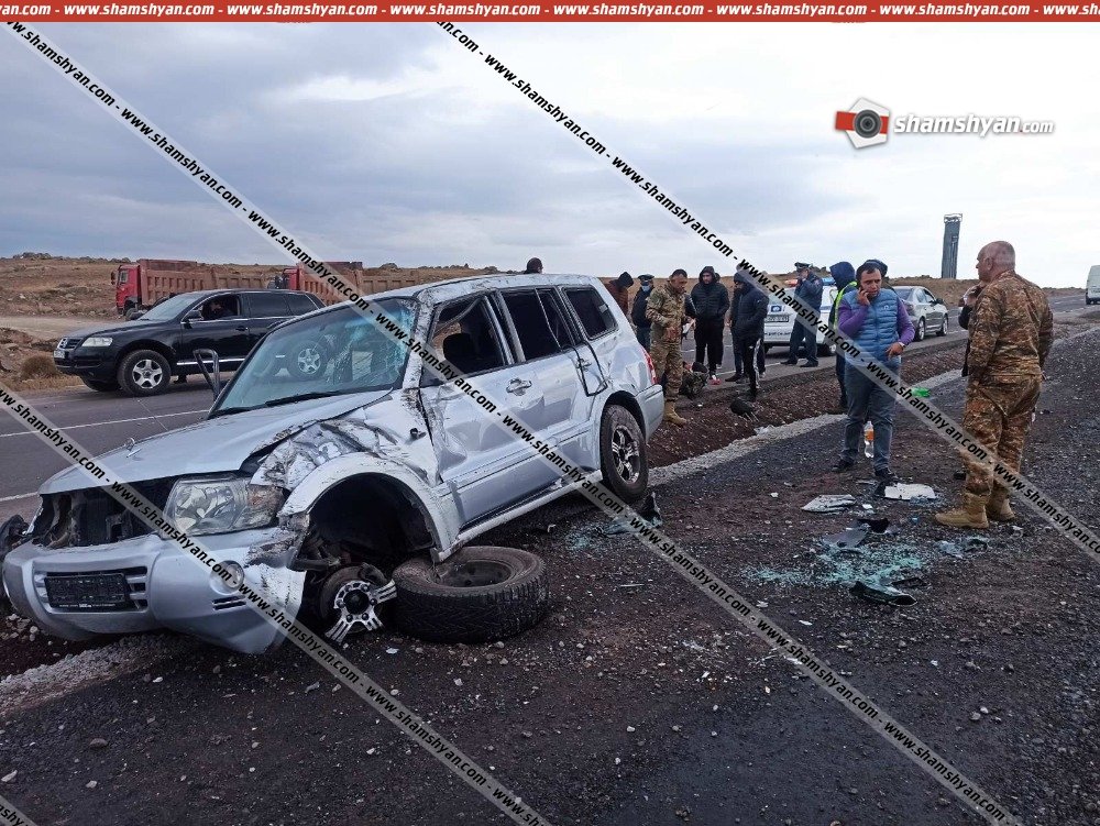 Խոշոր ավտովթար Շիրակի մարզում. ՀՀ ՊՆ ծառայողը Mitsubishi Pajero-ով բախվել է բետոնե արգելապատնեշներին