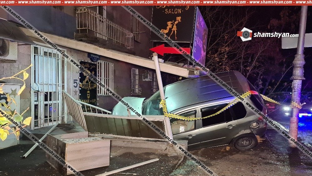 19-ամյա վարորդը Mazda-ով Ծերեթելիի խաչմերուկում տապալել է ծառն ու կիսակողաշրջված վիճակում հայտնվել ուսումնական կենտրոնի սանդուղքների վրա