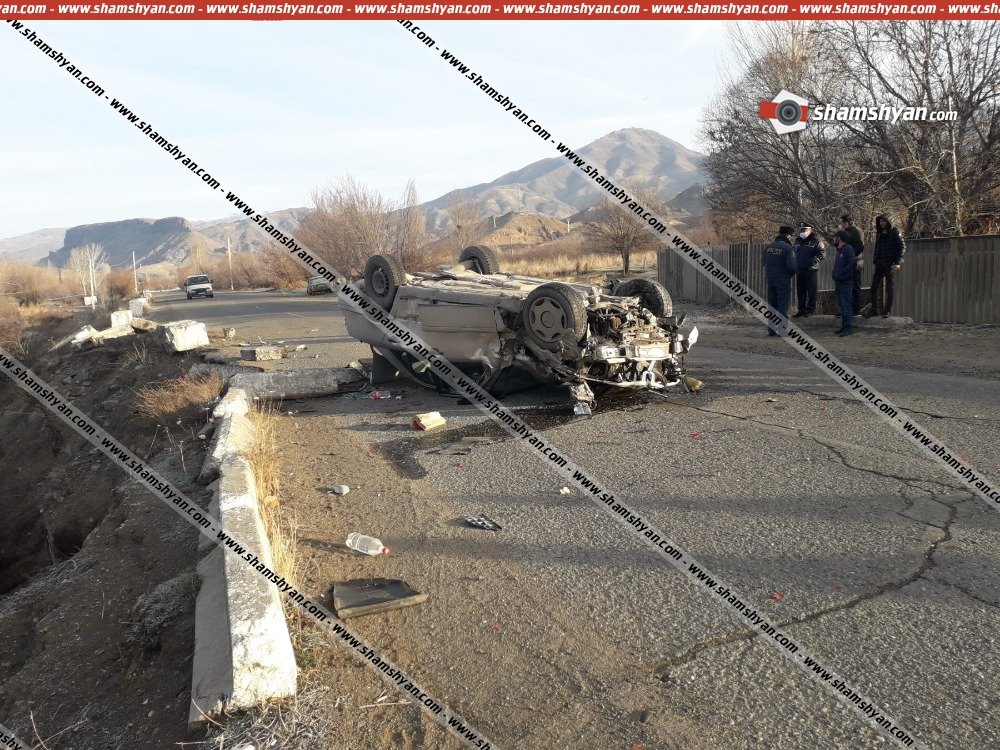 26-ամյա վարորդը Mercedes-ով բախվել է բետոնե արգելապատնեշներին և գլխիվայր շրջվել