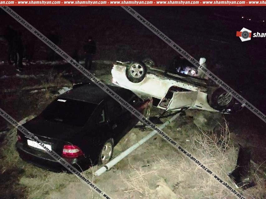 Խոշոր ավտովթար՝ Կոտայքի մարզում. բախվել են BMW-ն ու Opel-ը, վերջիններս հայտնվել են գազալցակայանի տարածքում, BMW-ն գլխիվայր շրջվել է