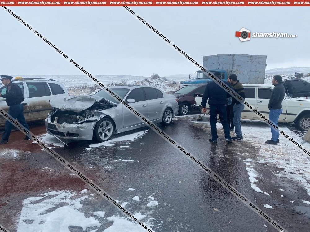 Խոշոր ու շղթայական ավտովթար Արագածոտնի մարզում. բախվել են BMW-ն, Kia Forte-ն, Volkswagen-ը, ГАЗ 3110-ն ու ЗИЛ-ը.