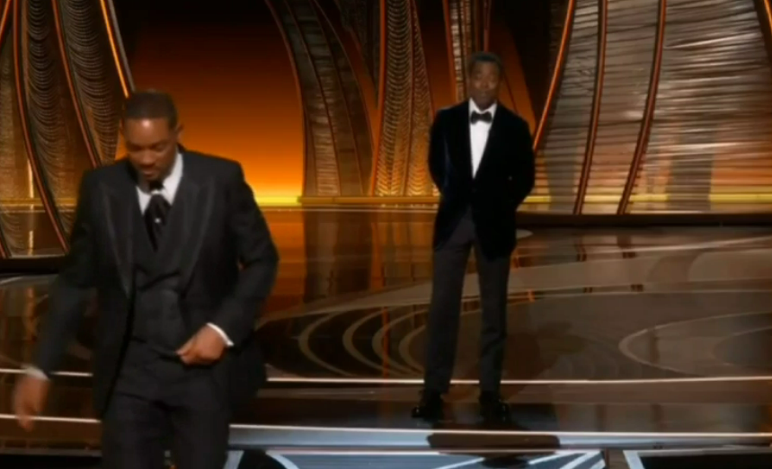 Ուիլ Սմիթը«Օսկար» մրցանակաբաշխության ժամանակ բռունցքով հարվածել է հաղորդավար Քրիս Ռոքին, և լավագույն դերասանի դերում հաղթելուց հետո, ներողություն է խնդրել կատարվածի համար