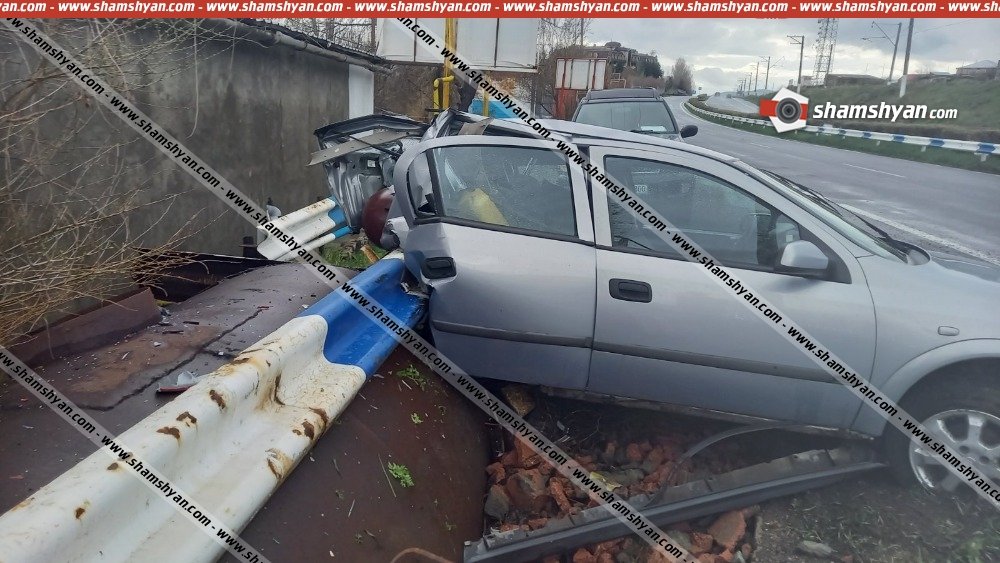 Խոշոր ավտովթար՝ Գեղարքունիքի մարզում. 33-ամյա վարորդը Opel-ով բախվել է գազատար խողովակին և մխրճվել երկաթե արգելապատնեշի մեջ