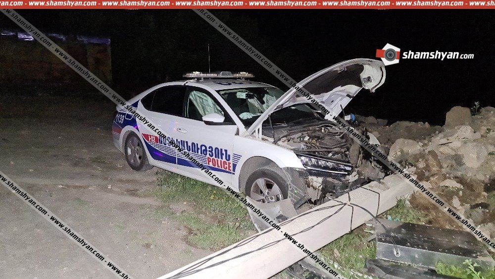 Երևանում 31-ամյա պարեկը պարեկային ծառայության ավտոմեքենայով Սիլիկյան թաղամասում՝ սգո սրահների մոտ, տապալել է բետոնե էլեկտրասյունը.
