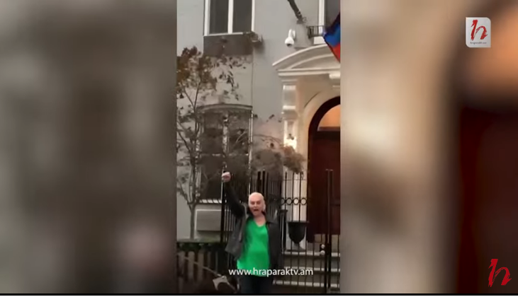 ՇՈՒՇԱՆ ՊԵՏՐՈՍՅԱՆՆ ԱԿՑԻԱ Է ԱՆՈՒՄ ՆՅՈՒ ՅՈՐՔՈՒՄ. Hraparak