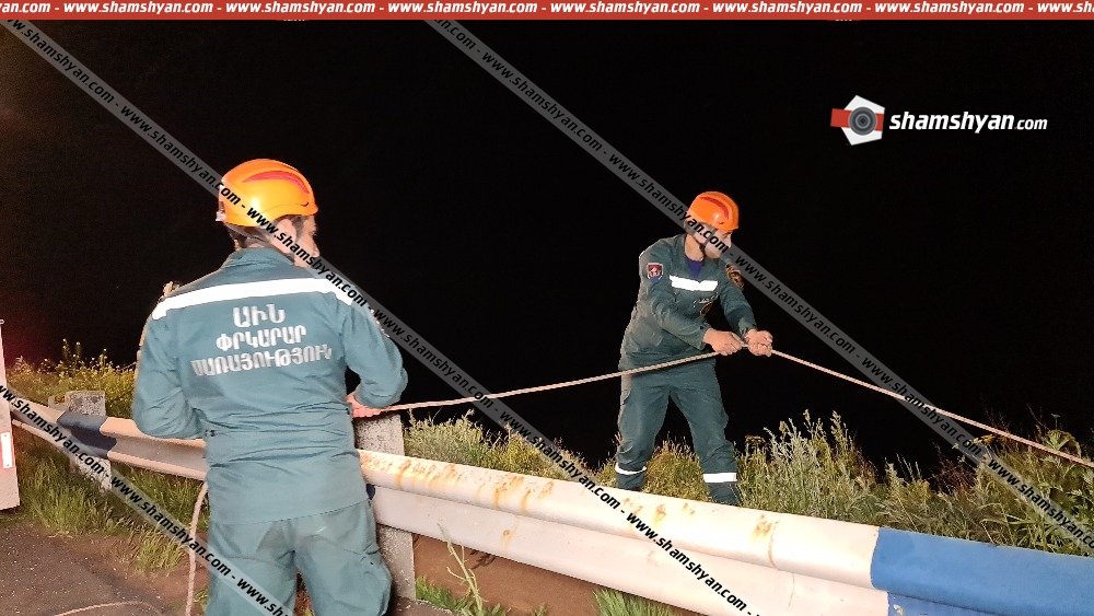 Կոտայքի մարզում. բախվել են BMW X5-ն ու Ford Transit-ը, Ford-ը մոտ 700 մետր հայտնվել է ձորում. BMW-ի վարորդը եղել է խմած.