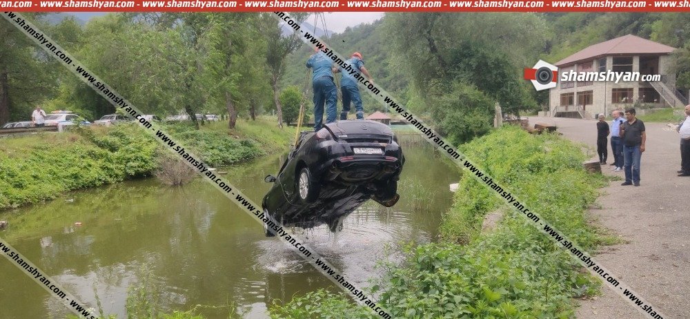 Կասկադյորական ավտովթար՝ Իջևանում. ռուսական համարանիշներով Mazda 6-ը հայտնվել է «Ոսկե ձկնիկ» ռեստորանի տարածքում գտնվող արհեստական լճակում.
