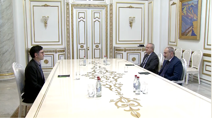 Կառավարությունում հյուրընկալել եմ Նոբելյան մրցանակակիր Արտեմ Փաթափությանին և նրան պարգևատրել Սուրբ Մեսրոպ Մաշտոցի շքանշանով