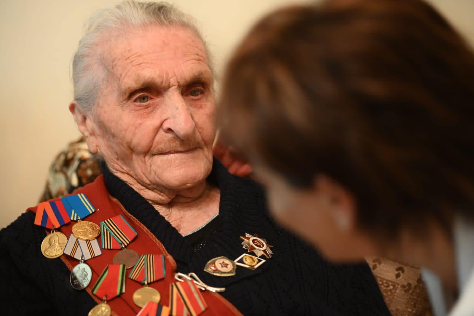 Այսօր գրքիս «գլուխներից մեկը» ոչ թե կարդացի, այլ ապրեցի Քաջարանում՝ 100-ամյա Արշալույս տատիկի տանը. Աննա Հակոբյան