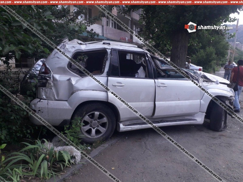 Կապանում. 22-ամյա վարորդը Prado-ով մի քանի մետր գլորվելով՝ հայտնվել է կանաչ գոտում.