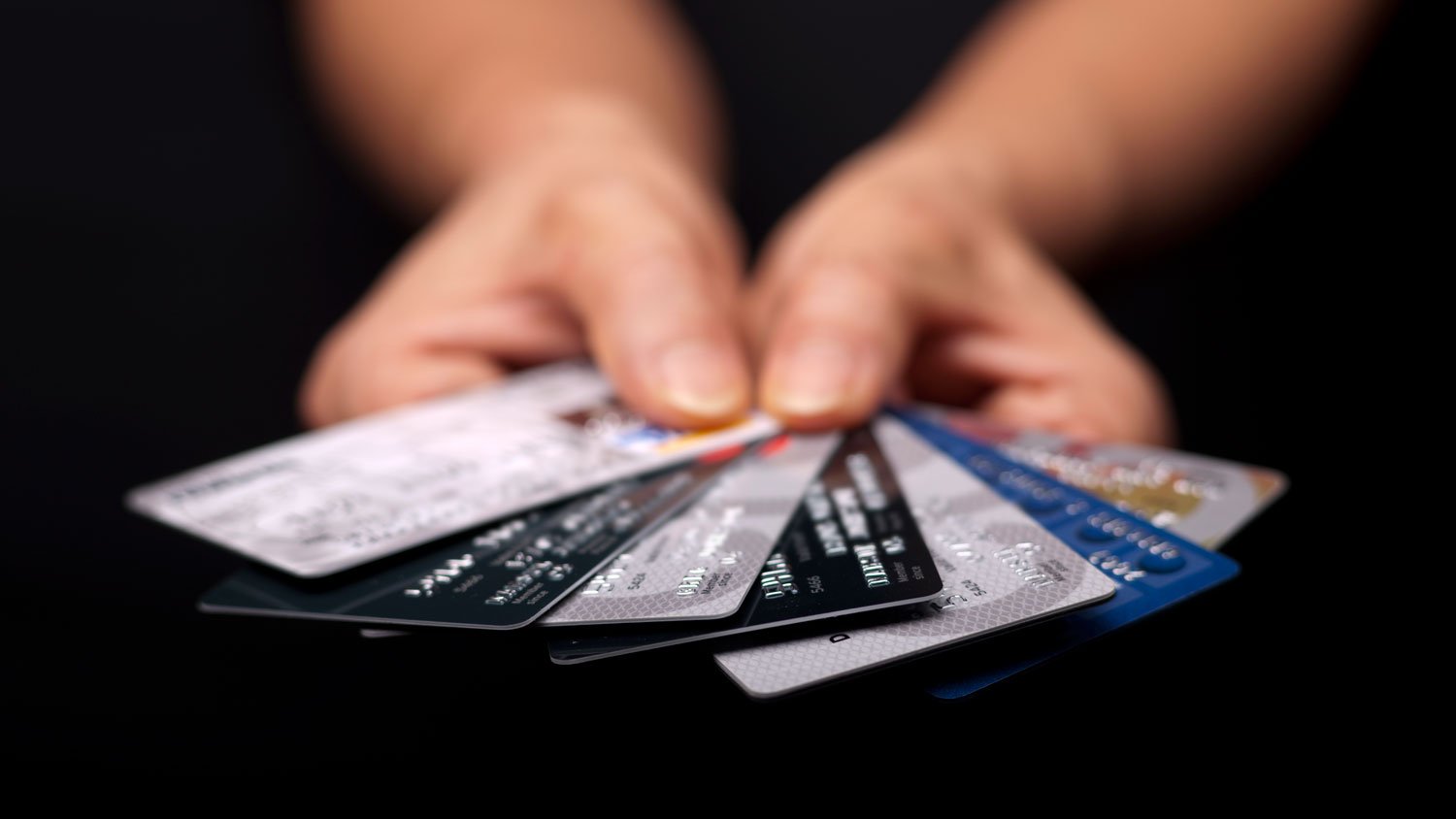 Զանգում են քարտապաններին, ներկայանում որպես բանկի աշխատակից, պահանջում նշել քարտի տվյալները. Յունիբանկը զգուշացնում է