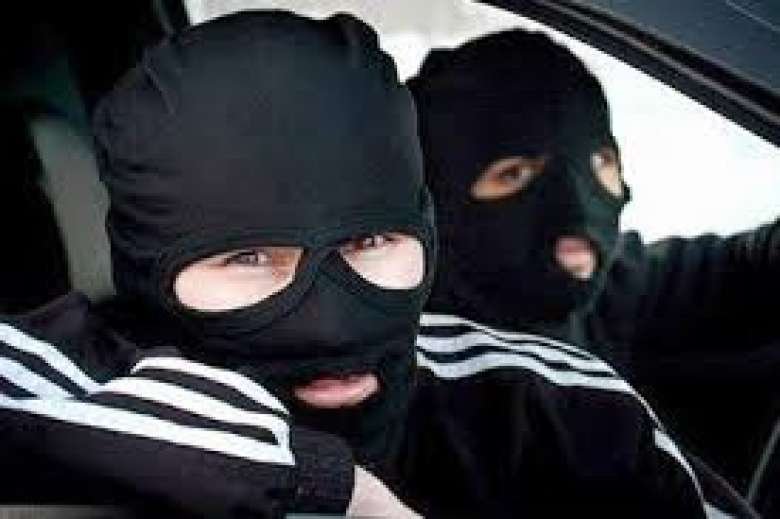 Դիմակավորված ավազակային հարձակում. 10 մլն դրամ, 20 հազար ԱՄՆ դոլար, 400 հազար դրամ և.