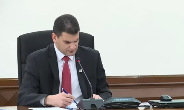 Հիմա, որ խելքի բերեք, ե՞րբ խելքի կգան. չեմ կարա դեկտեմբերի 30-ին հարցնեմ, ասեք` դեռ խելքի չեն եկել