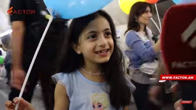 Ինչ են մաղթում երեխաները միմյանց․ տոնը՝ Երևանի մետրոպոլիտենում. Factor TV