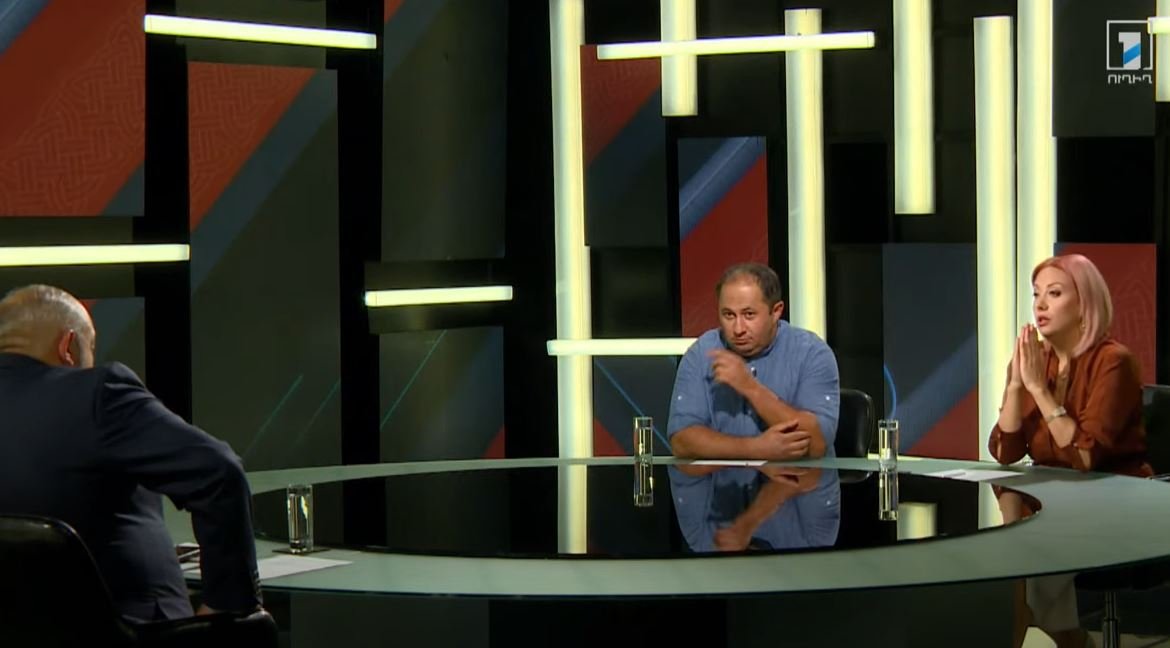 Ստացվում է , որ մարդիկ հայրենասիրական լոզունգներով կենաց են խմում, իշխանափոխություն են անում , իսկ հետո գալով Արցախի իշխանության հանձնում են .Հարցազրույց Հայկ Մանասյանի և Գայանե Աբրահամյանի հետ