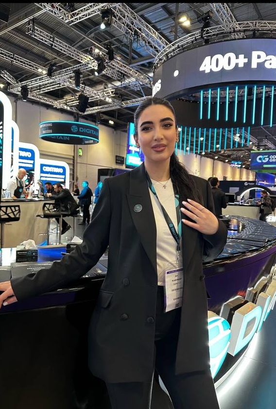 Անի Կիրակոսյանը պնդում է՝ իրեն սպառնացել են վարչապետի ընտանիքի հետ կապված խաղային բիզնեսի գաղտնիքներ բացահայտելու համար